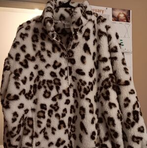 K jordan size large Cheetah Print Fleece Pullover